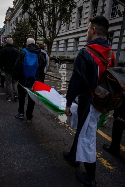 A pro-Palestine silent funeral procession took place in Central London, with demonstrators walking in silence to remember Palestinians killed in the conflict in Gaza. Participants carried Palestinian flags and placards, while some held a coffin and others carried effigies wrapped in burial shrouds,…