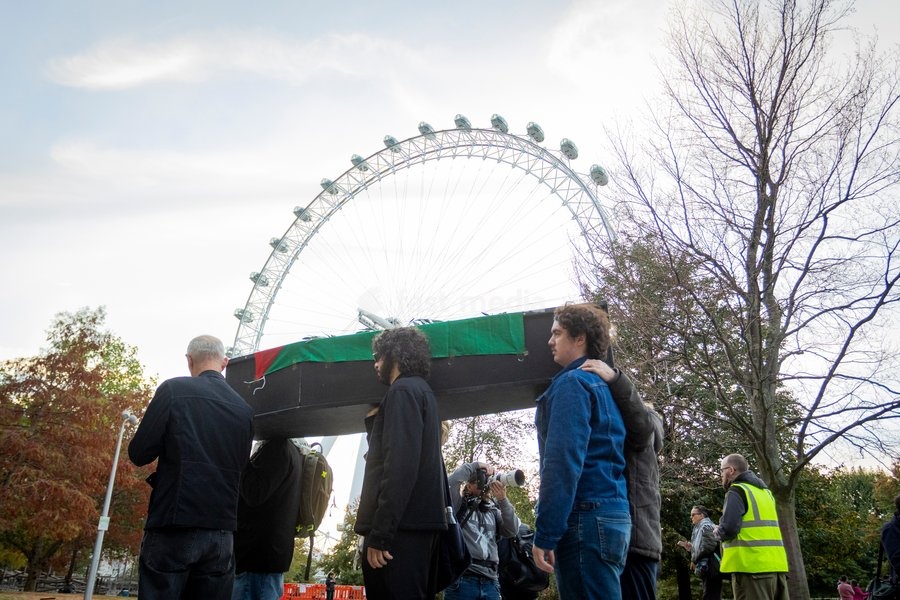 A pro-Palestine silent funeral procession took place in Central London, with demonstrators walking in silence to remember Palestinians killed in the conflict in Gaza. Participants carried Palestinian flags and placards, while some held a coffin and others carried effigies wrapped in burial shrouds,…