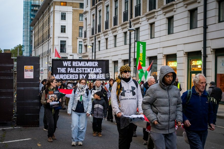 A pro-Palestine silent funeral procession took place in Central London, with demonstrators walking in silence to remember Palestinians killed in the conflict in Gaza. Participants carried Palestinian flags and placards, while some held a coffin and others carried effigies wrapped in burial shrouds,…