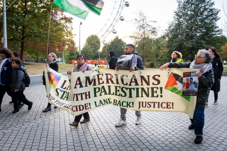 A pro-Palestine silent funeral procession took place in Central London, with demonstrators walking in silence to remember Palestinians killed in the conflict in Gaza. Participants carried Palestinian flags and placards, while some held a coffin and others carried effigies wrapped in burial shrouds,…