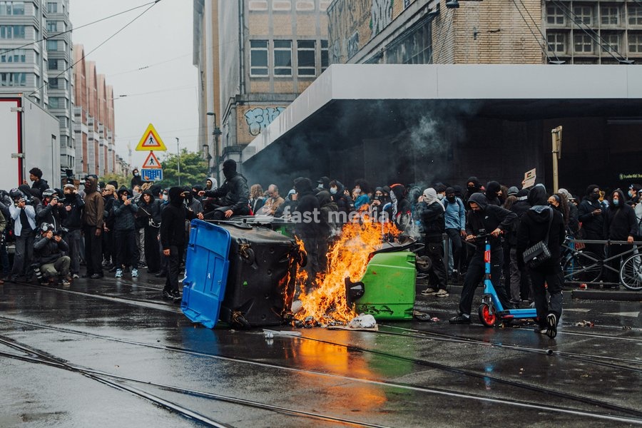 Protestors and riot police face off at a national manifestation against the Federal Government's budgetary measures, under the 'Keep your hands out of our pockets!' (Blijf uit onze zakken! - Pas dans nos poches) moniker, organised by the trade unions on Friday 9 October 2026 in Brussels