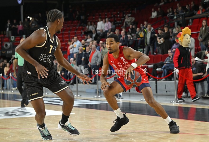 Mons' Kylian Mpete and Spirou's Nigel Hawkins fight for the ball during a basketball match between Spirou Charleroi and CityX Mons-Hainaut, Friday 9 October 2026 in Charleroi, on the opening day of the 'BNXT League' Belgian and Dutch first division basket championships