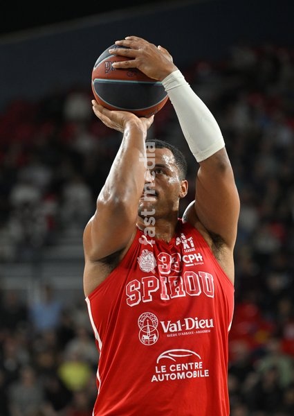 Spirou's Sam Hofman kicks a penalty during a basketball match between Spirou Charleroi and CityX Mons-Hainaut, Friday 9 October 2026 in Charleroi, on the opening day of the 'BNXT League' Belgian and Dutch first division basket championships