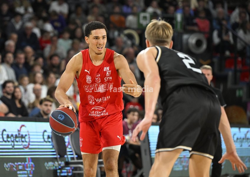 Spirou's Adedayo Polet and Mons' Feie Tallir fight for the ball during a basketball match between Spirou Charleroi and CityX Mons-Hainaut, Friday 9 October 2026 in Charleroi, on the opening day of the 'BNXT League' Belgian and Dutch first division basket championships