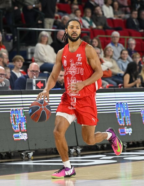 Spirou's Joshua Heath controls the ball during a basketball match between Spirou Charleroi and CityX Mons-Hainaut, Friday 9 October 2026 in Charleroi, on the opening day of the 'BNXT League' Belgian and Dutch first division basket championships