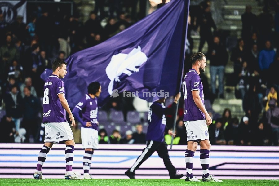 Beerschot's Mats Rits pictured at the start of a soccer match between Beerschot VA and RFC Liège, on Saturday 10 October 2026 in Antwerp, on day 7 of the 2026-2027 'Challenger Pro League' second division of the Belgian championship