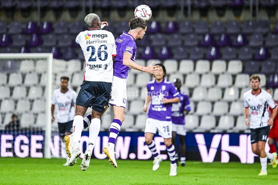 Liege's Birane Wane and Beerschot's Milan Govaers pictured in action during a soccer match between Beerschot VA and RFC Liège, on Saturday 10 October 2026 in Antwerp, on day 7 of the 2026-2027 'Challenger Pro League' second division of the Belgian championship