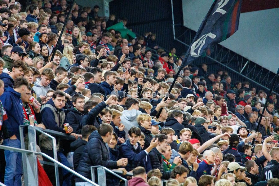 Essevee's supporters pictured during a soccer match between SV Zulte Waregem and Kaa Gent, Saturday 10 October 2026 in Waregem, on day 8 of the 2026-2027 'Jupiler Pro League' first division of the Belgian championship, in Waregem