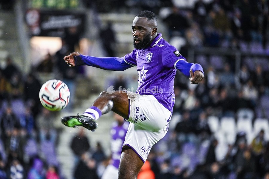 Beerschot's Arnold Vula pictured in action during a soccer match between Beerschot VA and RFC Liège, on Saturday 10 October 2026 in Antwerp, on day 7 of the 2026-2027 'Challenger Pro League' second division of the Belgian championship