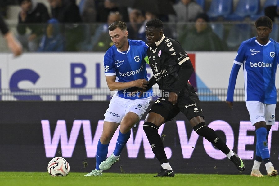 Genk's Bryan Heynen and Kortrijk's Rudy Kohon fight for the ball during a soccer match between KRC Genk and KV Kortrijk, Saturday 10 October 2026 in Genk, on day 8 of the 2026-2027 'Jupiler Pro League' first division of the Belgian championship, in Genk