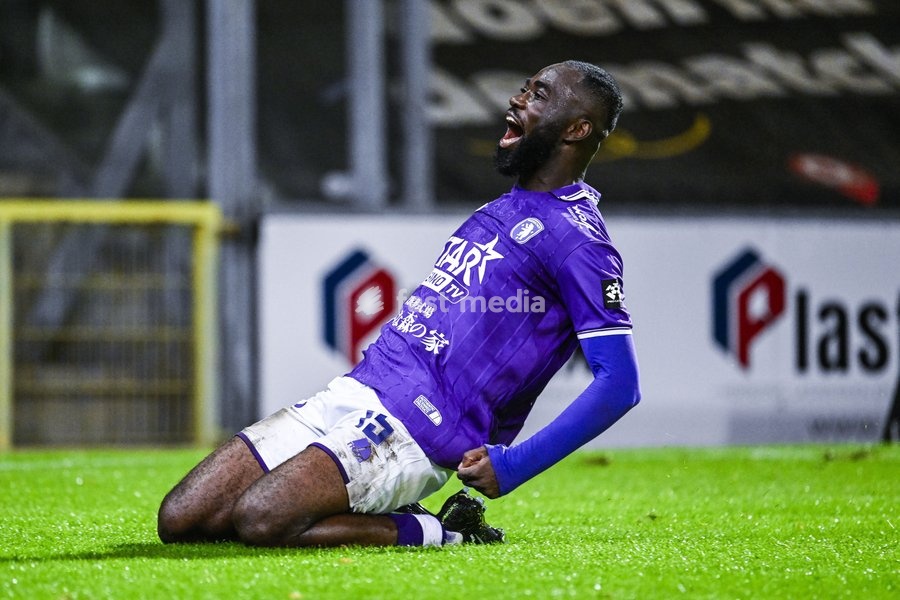 Beerschot's Arnold Vula celebrates after scoring during a soccer match between Beerschot VA and RFC Liège, on Saturday 10 October 2026 in Antwerp, on day 7 of the 2026-2027 'Challenger Pro League' second division of the Belgian championship