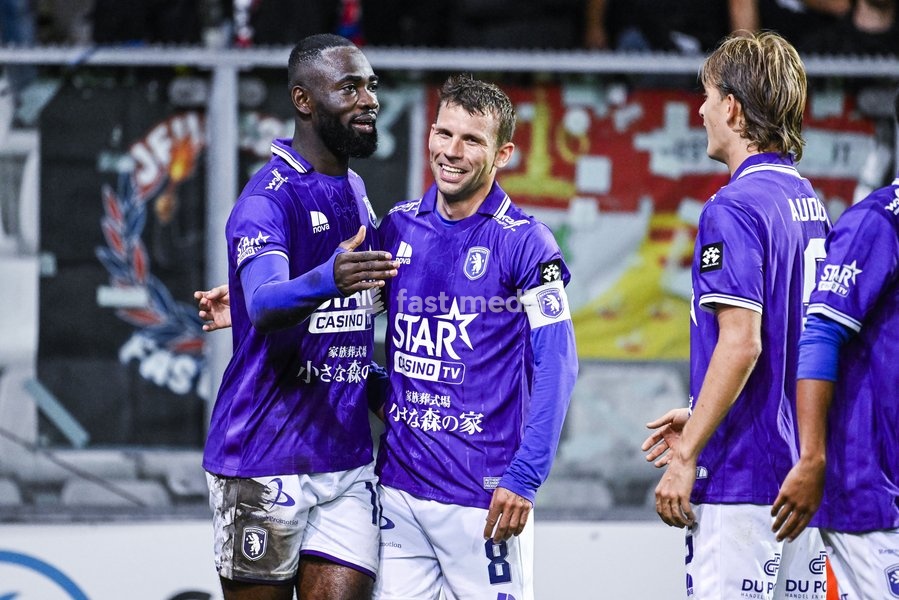 Beerschot's Arnold Vula celebrates after scoring during a soccer match between Beerschot VA and RFC Liège, on Saturday 10 October 2026 in Antwerp, on day 7 of the 2026-2027 'Challenger Pro League' second division of the Belgian championship