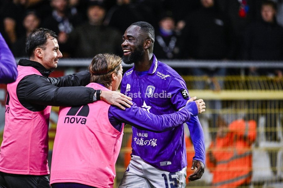 Beerschot's Arnold Vula celebrates after scoring during a soccer match between Beerschot VA and RFC Liège, on Saturday 10 October 2026 in Antwerp, on day 7 of the 2026-2027 'Challenger Pro League' second division of the Belgian championship