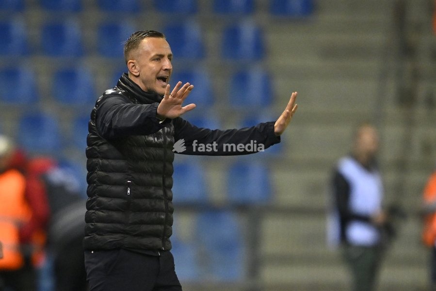 Kortrijk's head coach Daniel Beichler pictured during a soccer match between KRC Genk and KV Kortrijk, Saturday 10 October 2026 in Genk, on day 8 of the 2026-2027 'Jupiler Pro League' first division of the Belgian championship, in Genk