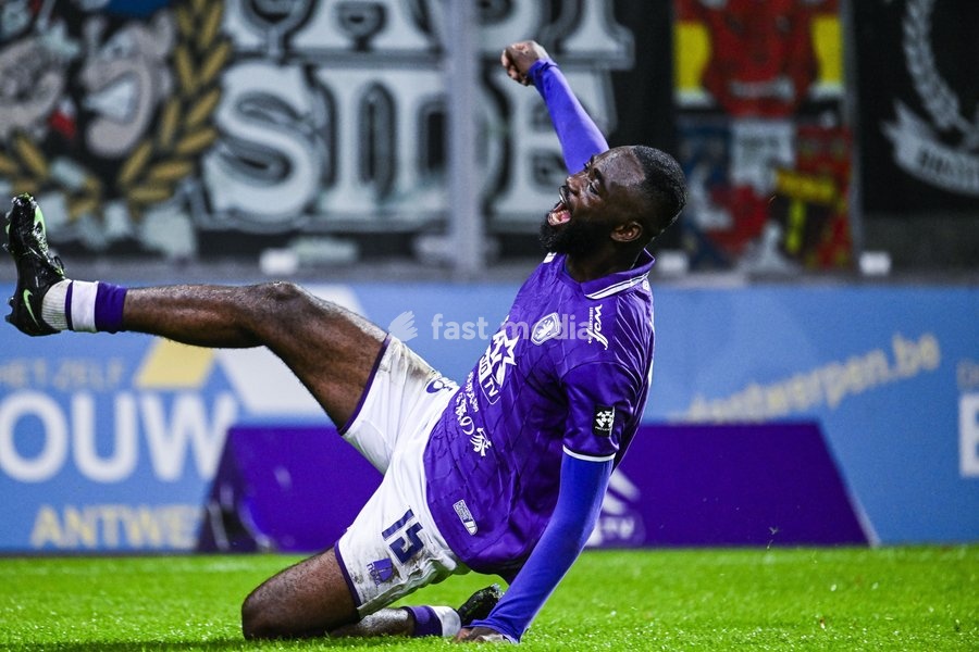 Beerschot's Arnold Vula celebrates after scoring during a soccer match between Beerschot VA and RFC Liège, on Saturday 10 October 2026 in Antwerp, on day 7 of the 2026-2027 'Challenger Pro League' second division of the Belgian championship