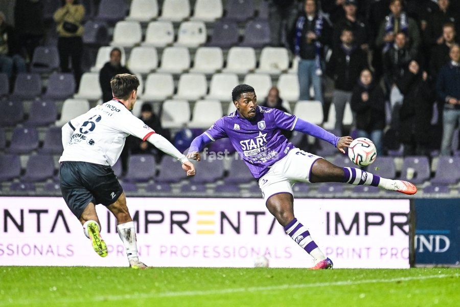 Beerschot's Toshio Lake pictured in action during a soccer match between Beerschot VA and RFC Liège, on Saturday 10 October 2026 in Antwerp, on day 7 of the 2026-2027 'Challenger Pro League' second division of the Belgian championship