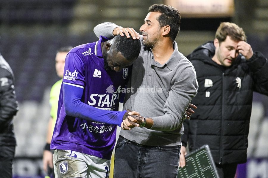 Beerschot's Arnold Vula and Beerschot's head coach Mohamed Messoudi celebrate during a soccer match between Beerschot VA and RFC Liège, on Saturday 10 October 2026 in Antwerp, on day 7 of the 2026-2027 'Challenger Pro League' second division of the Belgian championship