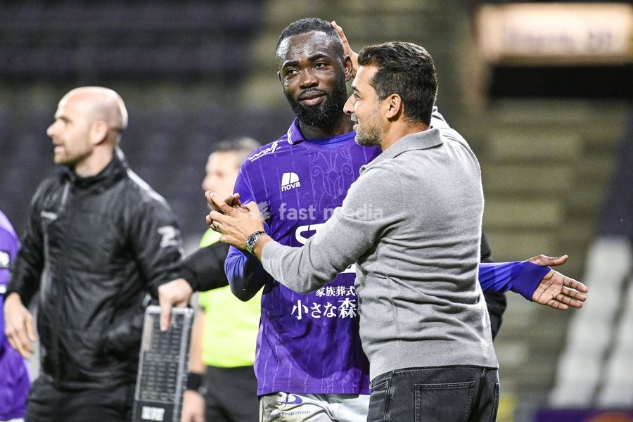 Beerschot's Arnold Vula and Beerschot's head coach Mohamed Messoudi celebrate during a soccer match between Beerschot VA and RFC Liège, on Saturday 10 October 2026 in Antwerp, on day 7 of the 2026-2027 'Challenger Pro League' second division of the Belgian championship