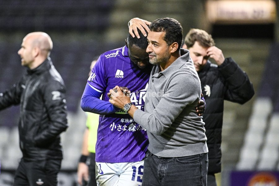 Beerschot's Arnold Vula and Beerschot's head coach Mohamed Messoudi celebrate during a soccer match between Beerschot VA and RFC Liège, on Saturday 10 October 2026 in Antwerp, on day 7 of the 2026-2027 'Challenger Pro League' second division of the Belgian championship