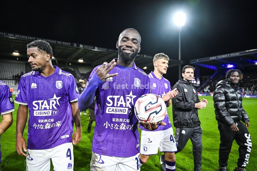 Beerschot's Arnold Vula celebrates after winning a soccer match between Beerschot VA and RFC Liège, on Saturday 10 October 2026 in Antwerp, on day 7 of the 2026-2027 'Challenger Pro League' second division of the Belgian championship