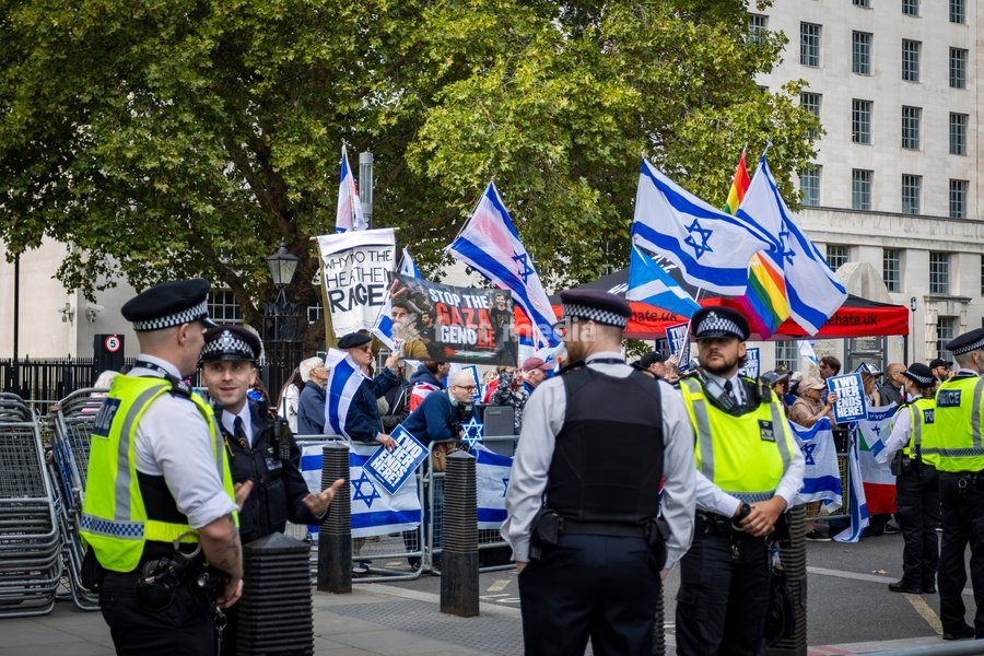 Pro-Palestine demonstrators took to the streets of Central London for the National March for Palestine, marking three years since the war in Gaza began in October 2023. Participants marched in solidarity with Palestinians, carrying Palestinian flags, banners and placards calling for an end to the…
