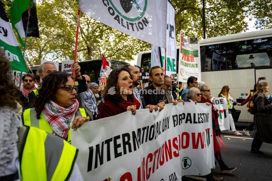 Pro-Palestine demonstrators took to the streets of Central London for the National March for Palestine, marking three years since the war in Gaza began in October 2023. Participants marched in solidarity with Palestinians, carrying Palestinian flags, banners and placards calling for an end to the…