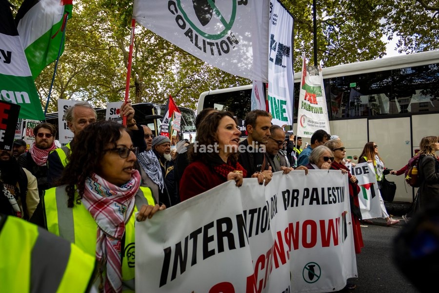 Pro-Palestine demonstrators took to the streets of Central London for the National March for Palestine, marking three years since the war in Gaza began in October 2023. Participants marched in solidarity with Palestinians, carrying Palestinian flags, banners and placards calling for an end to the…