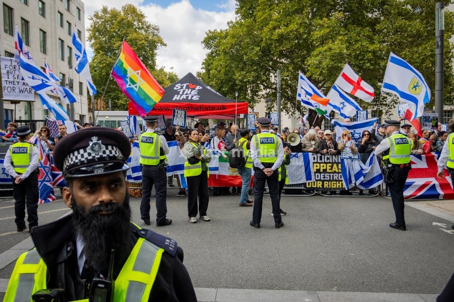 Pro-Palestine demonstrators took to the streets of Central London for the National March for Palestine, marking three years since the war in Gaza began in October 2023. Participants marched in solidarity with Palestinians, carrying Palestinian flags, banners and placards calling for an end to the…