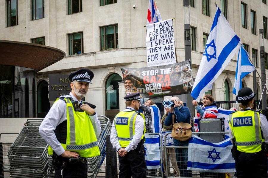 Pro-Palestine demonstrators took to the streets of Central London for the National March for Palestine, marking three years since the war in Gaza began in October 2023. Participants marched in solidarity with Palestinians, carrying Palestinian flags, banners and placards calling for an end to the…