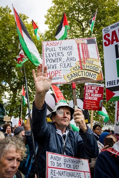 Pro-Palestine demonstrators took to the streets of Central London for the National March for Palestine, marking three years since the war in Gaza began in October 2023. Participants marched in solidarity with Palestinians, carrying Palestinian flags, banners and placards calling for an end to the…