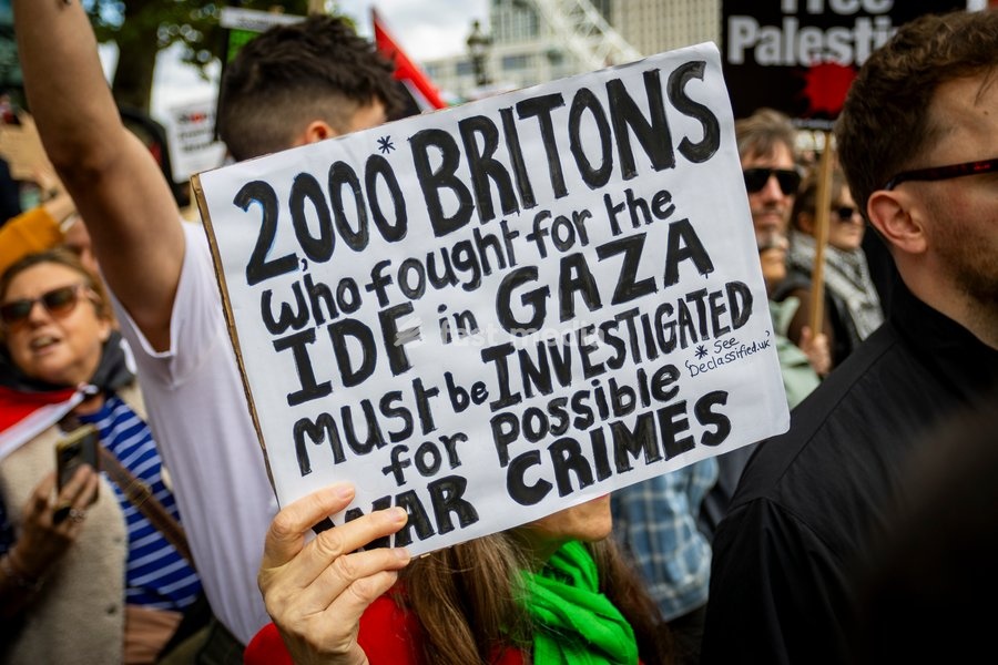 Pro-Palestine demonstrators took to the streets of Central London for the National March for Palestine, marking three years since the war in Gaza began in October 2023. Participants marched in solidarity with Palestinians, carrying Palestinian flags, banners and placards calling for an end to the…