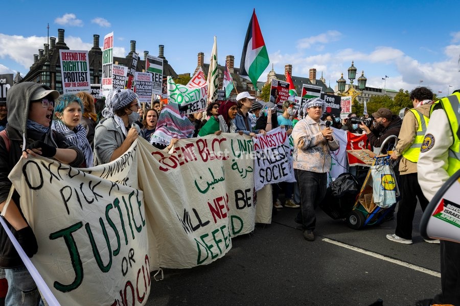 Pro-Palestine demonstrators took to the streets of Central London for the National March for Palestine, marking three years since the war in Gaza began in October 2023. Participants marched in solidarity with Palestinians, carrying Palestinian flags, banners and placards calling for an end to the…