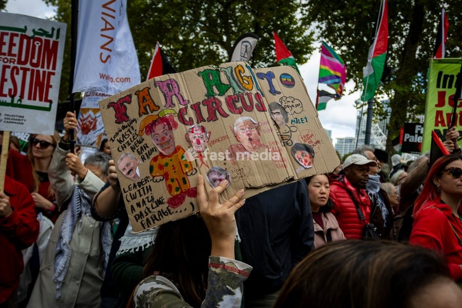 Pro-Palestine demonstrators took to the streets of Central London for the National March for Palestine, marking three years since the war in Gaza began in October 2023. Participants marched in solidarity with Palestinians, carrying Palestinian flags, banners and placards calling for an end to the…