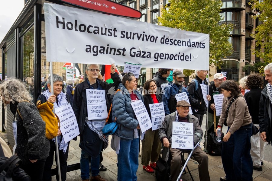 Pro-Palestine demonstrators took to the streets of Central London for the National March for Palestine, marking three years since the war in Gaza began in October 2023. Participants marched in solidarity with Palestinians, carrying Palestinian flags, banners and placards calling for an end to the…