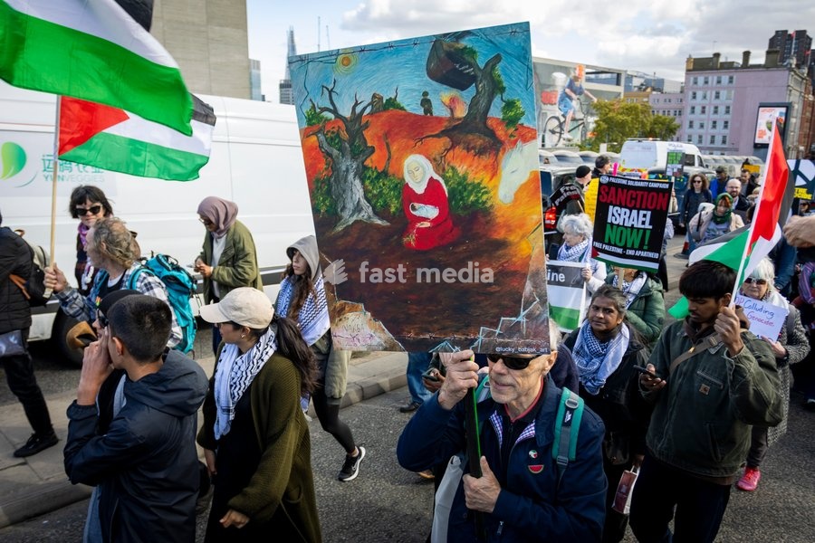 Pro-Palestine demonstrators took to the streets of Central London for the National March for Palestine, marking three years since the war in Gaza began in October 2023. Participants marched in solidarity with Palestinians, carrying Palestinian flags, banners and placards calling for an end to the…