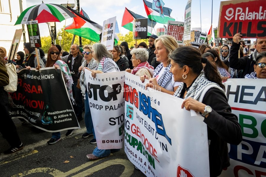 Pro-Palestine demonstrators took to the streets of Central London for the National March for Palestine, marking three years since the war in Gaza began in October 2023. Participants marched in solidarity with Palestinians, carrying Palestinian flags, banners and placards calling for an end to the…