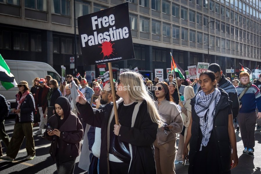 Pro-Palestine demonstrators took to the streets of Central London for the National March for Palestine, marking three years since the war in Gaza began in October 2023. Participants marched in solidarity with Palestinians, carrying Palestinian flags, banners and placards calling for an end to the…