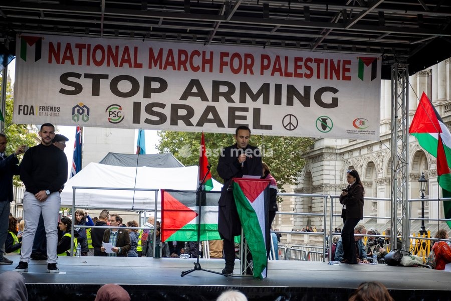 Pro-Palestine demonstrators took to the streets of Central London for the National March for Palestine, marking three years since the war in Gaza began in October 2023. Participants marched in solidarity with Palestinians, carrying Palestinian flags, banners and placards calling for an end to the…