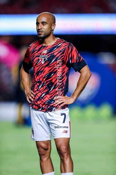 October 10, 2026, São Paulo, São Paulo, Brazil: SÃO PAULO (SP), BRAZIL – OCTOBER 10: São Paulo player Lucas Moura during the warm-up for the match between São Paulo and Vitória in the 2026 Brazilian Championship at Morumbis Stadium in São Paulo (SP), Brazil, on Saturday, October 10, 2026