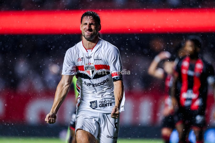 October 10, 2026, São Paulo, São Paulo, Brazil: SÃO PAULO (SP), BRAZIL – OCTOBER 10: Jonata Calleri celebrates his goal during the match between São Paulo and Vitória in the 2026 Brazilian Championship at Morumbis Stadium in São Paulo (SP), Brazil, on Saturday, October 10, 2026