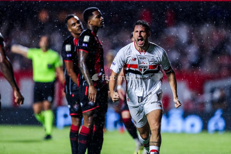 October 10, 2026, São Paulo, São Paulo, Brazil: SÃO PAULO (SP), BRAZIL – OCTOBER 10: Jonata Calleri celebrates his goal during the match between São Paulo and Vitória in the 2026 Brazilian Championship at Morumbis Stadium in São Paulo (SP), Brazil, on Saturday, October 10, 2026