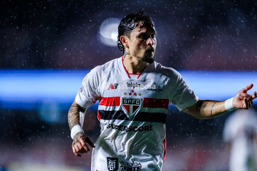October 10, 2026, São Paulo, São Paulo, Brazil: SÃO PAULO (SP), BRAZIL – OCTOBER 10: São Paulo player Arthur during the match between São Paulo and Vitória in the 2026 Brazilian Championship at Morumbis Stadium in São Paulo (SP), Brazil, this Saturday, October 10, 2026