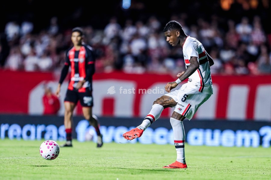 October 10, 2026, São Paulo, São Paulo, Brazil: SÃO PAULO (SP), BRAZIL – OCTOBER 10: São Paulo player Arboleda during the match between São Paulo and Vitória in the 2026 Brazilian Championship at Morumbis Stadium in São Paulo (SP), Brazil, this Saturday, October 10, 2026