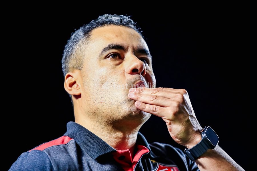 October 10, 2026, São Paulo, São Paulo, Brazil: SÃO PAULO (SP), BRAZIL – OCTOBER 10: Vitória head coach Jair Ventura during the match between São Paulo and Vitória in the 2026 Brazilian Championship at Morumbis Stadium in São Paulo (SP), Brazil, on Saturday, October 10, 2026