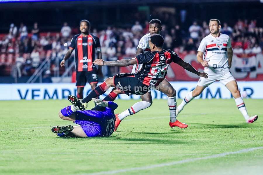October 10, 2026, São Paulo, São Paulo, Brazil: SÃO PAULO (SP), BRAZIL – OCTOBER 10: Vitória player Mateus Silva during the match between São Paulo and Vitória in the 2026 Brazilian Championship at Morumbis Stadium in São Paulo (SP), Brazil, on Saturday, October 10, 2026
