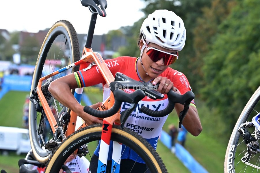 Netherlands' Ceylin Del Carmen Alvarado pictured in action during the women elite race of the 'Mosselcross' cyclocross cycling event, on Sunday 11 October 2026, in Dendermonde, the first race (out of 7) of the HG Cross competition