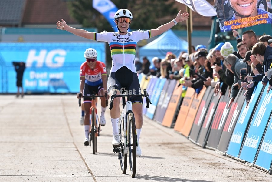 Netherlands' Lucinda Brand celebrates after winning the women elite race of the 'Mosselcross' cyclocross cycling event, on Sunday 11 October 2026, in Dendermonde, the first race (out of 7) of the HG Cross competition