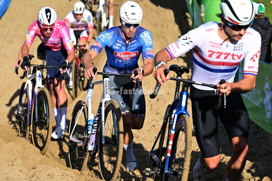 Belgium's Niels Vandeputte pictured in action during the men elite race of the 'Mosselcross' cyclocross cycling event, on Sunday 11 October 2026, in Dendermonde, the first race (out of 7) of the HG Cross competition