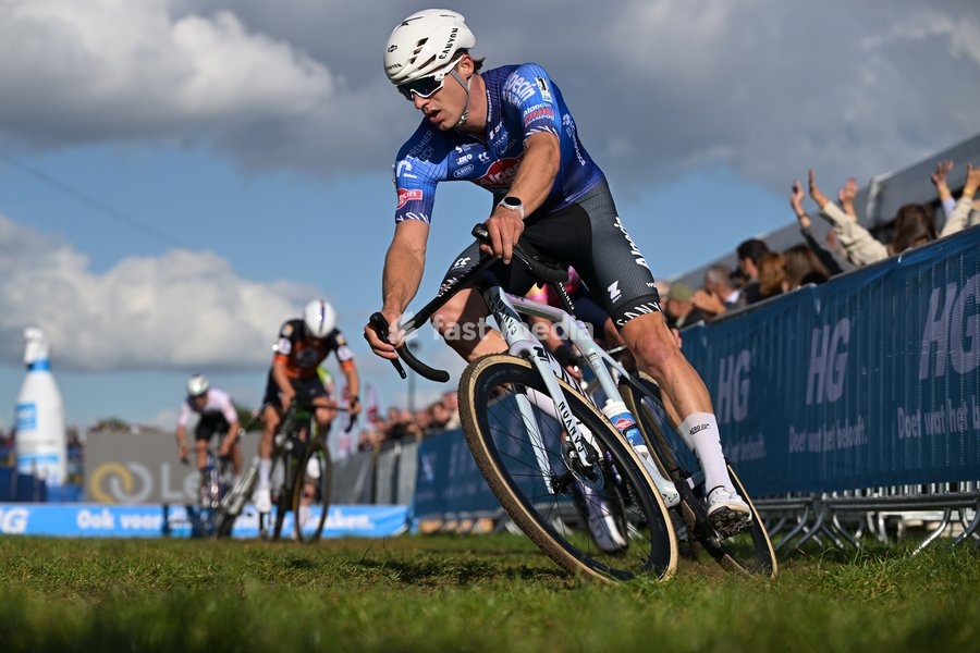 Belgium's Niels Vandeputte pictured in action at the men elite race of the 'Mosselcross' cyclocross cycling event, on Sunday 11 October 2026, in Dendermonde, the first race (out of 7) of the HG Cross competition