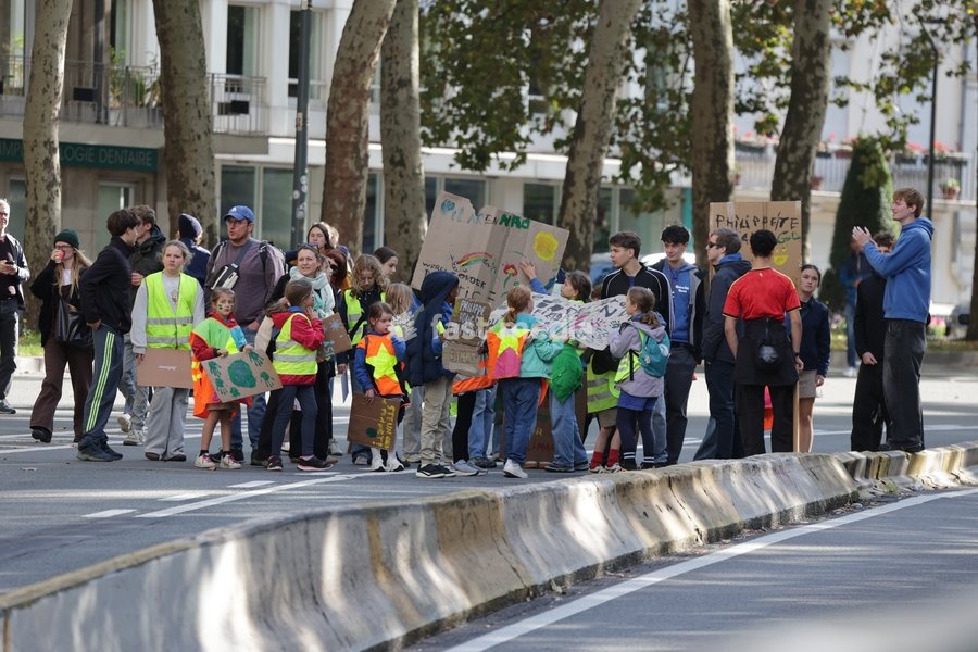 This image shows the Climate March 2026, organized by the Climate Coalition, in Brussels, on Sunday 11 October 2026. The Climate Coalition demands the federal and regional governments to stop subsidizing polluting industrial activities in Belgium and levy higher taxes on these companies